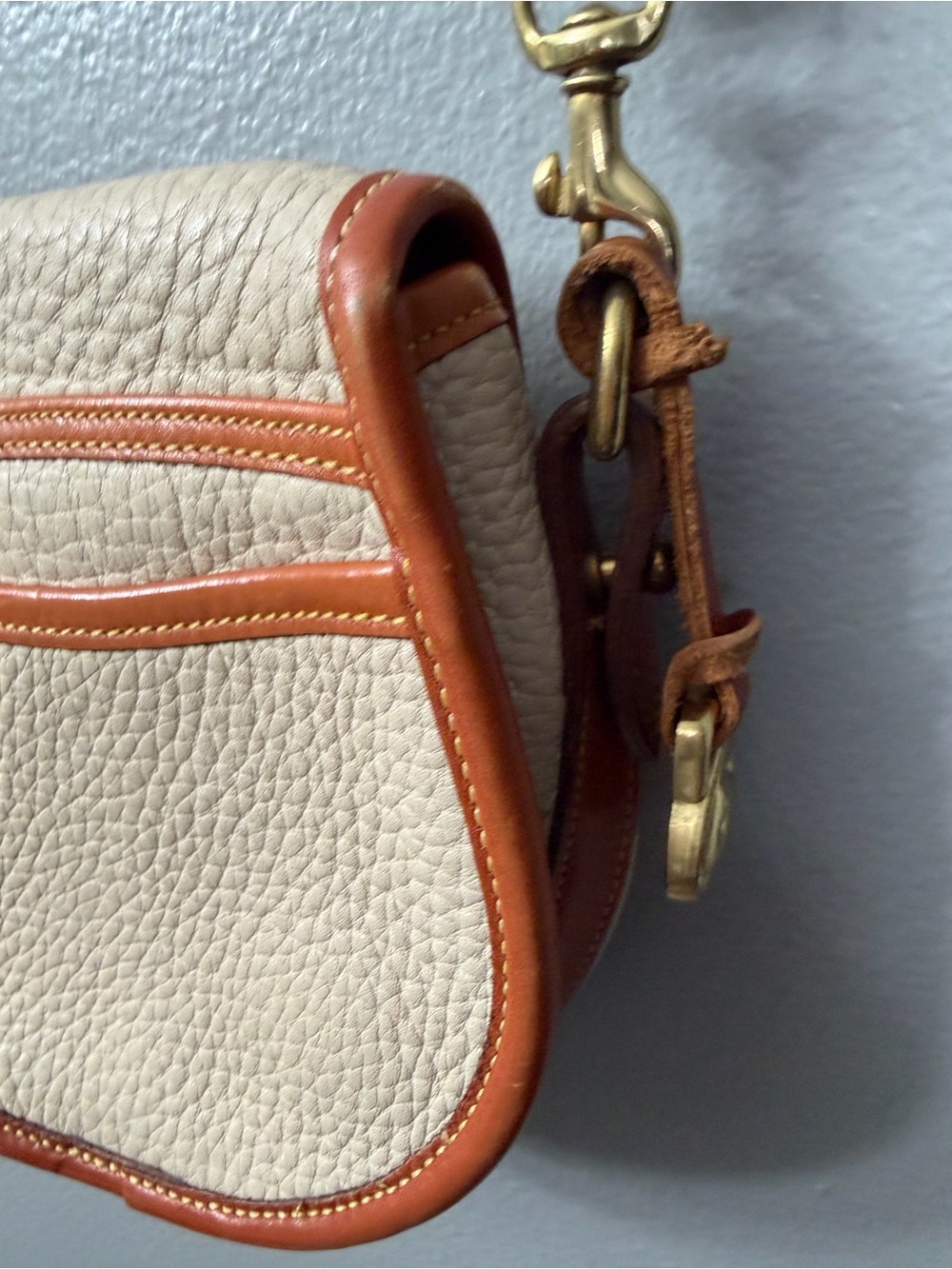 Vintage Dooney Bourke All Weather Leather 2 Duck Bag cream y2k 90s Crossbody - Picture 8 of 12
